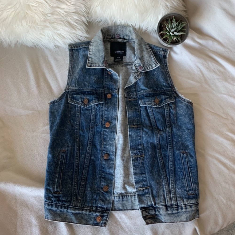 Urban Heritage Sleeveless Trucker Style Denim Vest